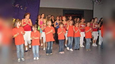Alle Altersgruppen der Sparte Move’n Dance des TSV Unterpfaffenhofen-Germering zeigten bei der Jubiläumsfeier ihr mitreißendes Können. (Foto: pi)