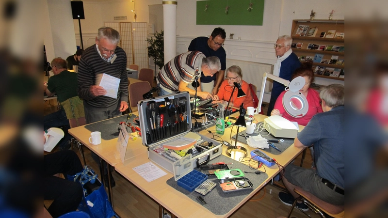 Im RepairCafé der Freien evangelischen Gemeinde wird wieder getüftelt und repariert. (Foto: feg)