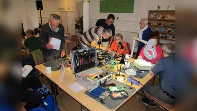 Im RepairCafé der Freien evangelischen Gemeinde wird wieder getüftelt und repariert. (Foto: feg)