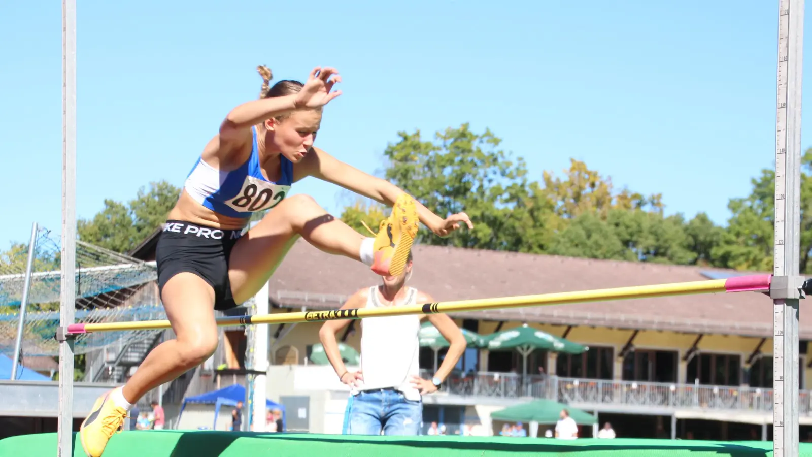 Leni Hübner überzeugt im Hochsprung. (Foto: Weber)
