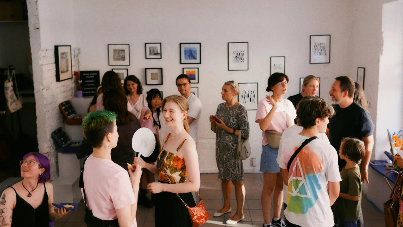 „zwischen dings“ heißt der neue Kunst-, Arbeits- und Veranstaltungsort in der Tegernseer Landstraße 80. Kürzlich wurde die Eröffnung gefeiert. (Foto: Stefan Grau)