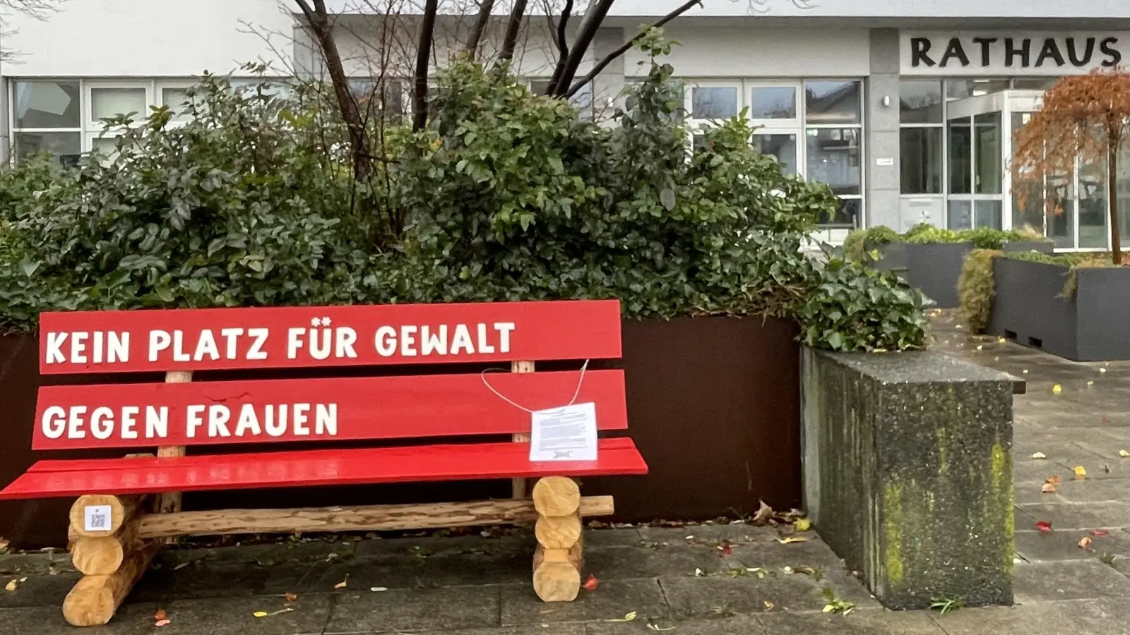 Wie Frauen sich gegen Gewalt wehren können, lernen sie bei einem Kurs der Fitnesslöwen. (Foto: pst)