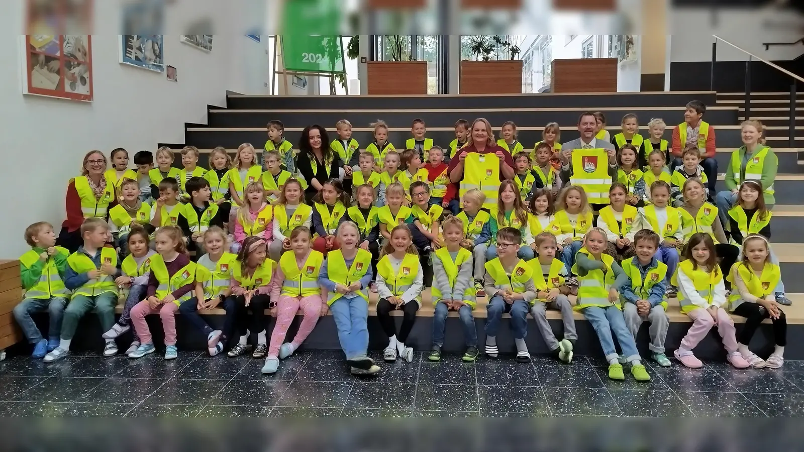 Auf dem morgendlichen Weg in die Sonnenstraße 21 werden die Schüler nun besser gesehen. (Foto: Gemeinde Bergkirchen)