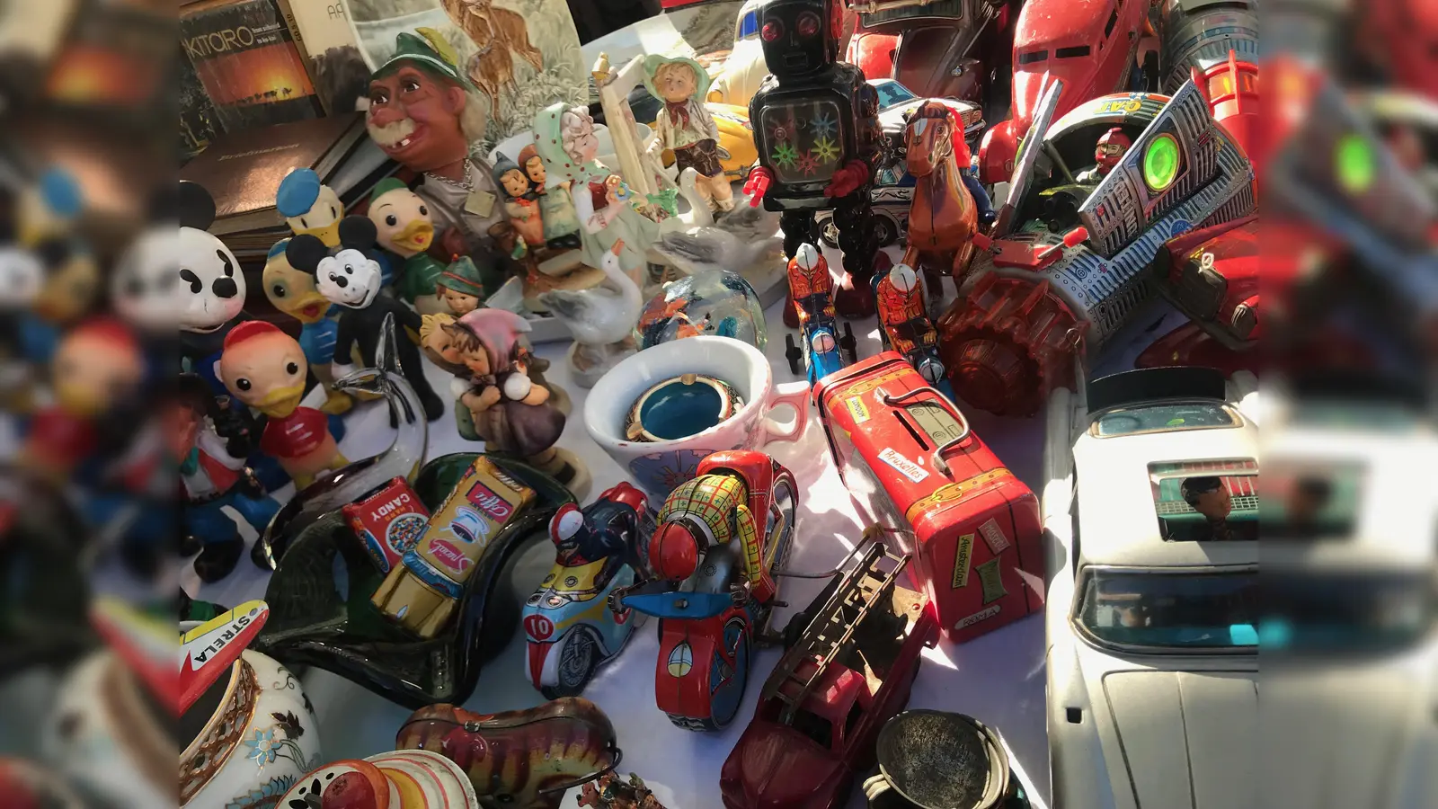 Beim Garagenflohmarkt in Waldperlach kann man am 25. Mai auf Schatzsuche in Waldperlach gehen. (Foto: hw)