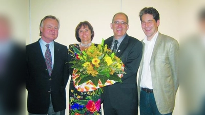 Der Ortsvorsitzende Frieder Vogelsgesang (2.v.r.) mit seiner Vorgängerin und künftigen Stellvertreterin Ursula Sabathil sowie den weiteren Stellvertretern Dr. Alois Schneck (li.) und Max Faltlhauser. (Foto: pi)