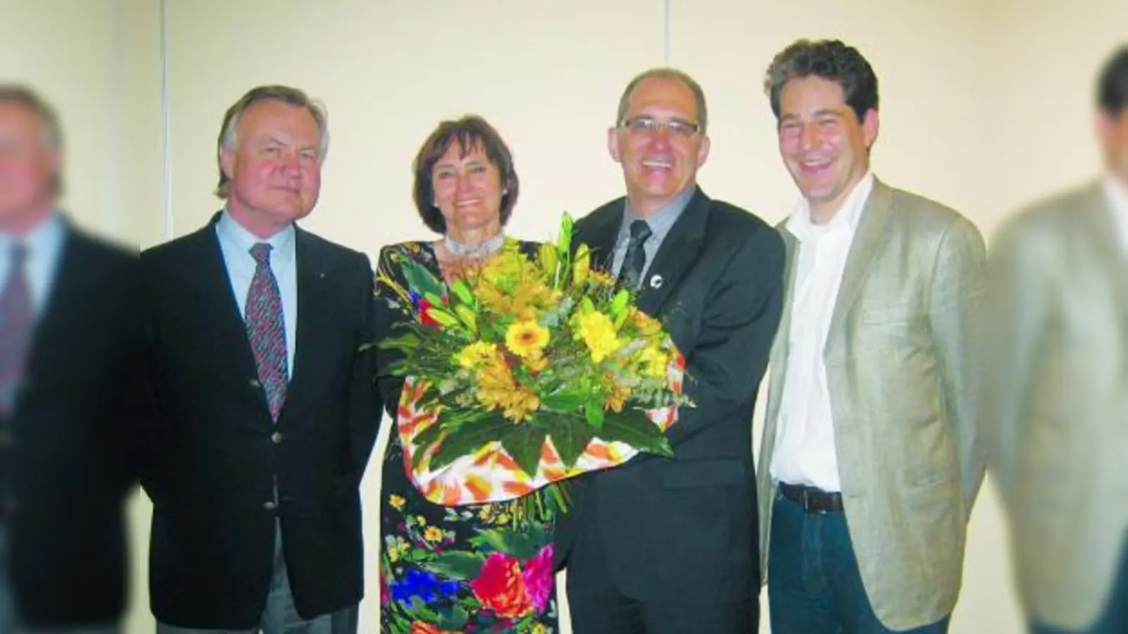 Der Ortsvorsitzende Frieder Vogelsgesang (2.v.r.) mit seiner Vorgängerin und künftigen Stellvertreterin Ursula Sabathil sowie den weiteren Stellvertretern Dr. Alois Schneck (li.) und Max Faltlhauser. (Foto: pi)