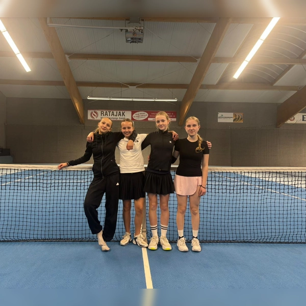 v.l. Sofie Cueto, Livia Pätzold, Hanna Huth, Annabelle Zweck, können stolz auf ihre Leistung sein. (Foto: Zweck)