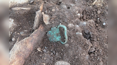 Auch diese spätantike Schnalle kam bei den Grabungen am Lerchenauer Feld zutage.  (Foto: 3Archäologen)