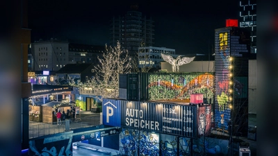 Glühwein, Leckereien, tolle Geschenke und ein abwechslungsreiches Live-Programm in einem einzigartigen, urbanen Umfeld – das ist der zauberhafte Weihnachtsmarkt im Werksviertel Mitte.  (Foto: Ivana Bilz)