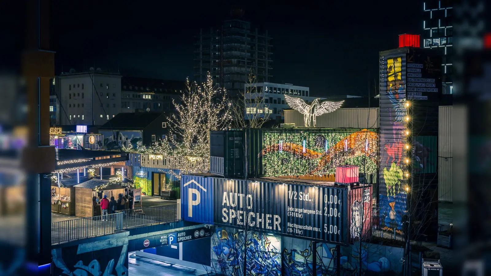 Glühwein, Leckereien, tolle Geschenke und ein abwechslungsreiches Live-Programm in einem einzigartigen, urbanen Umfeld – das ist der zauberhafte Weihnachtsmarkt im Werksviertel Mitte.  (Foto: Ivana Bilz)