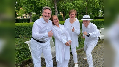 Freuen sich auf viele Gäste beim 3. Weißen Fest in Ottobrunn: (v.l.) CSU-Vorsitzender Theodor Fall, Klawotte-Leitung Spiri Schnabel sowie Andrea und Peter Seeböck (Tracht&#39;n Bäda). (Foto: CSU Ottobrunn)