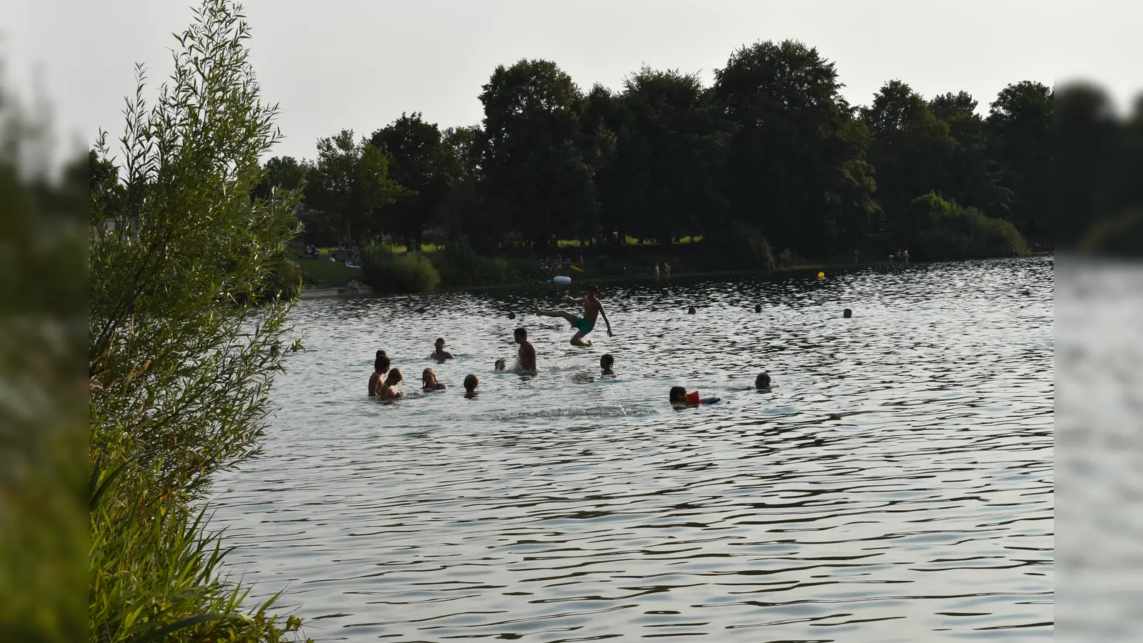 Es gibt eine Auswahl an idyllischen Badeseen im Münchener Norden.  (Foto: Daniel Mielcarek)