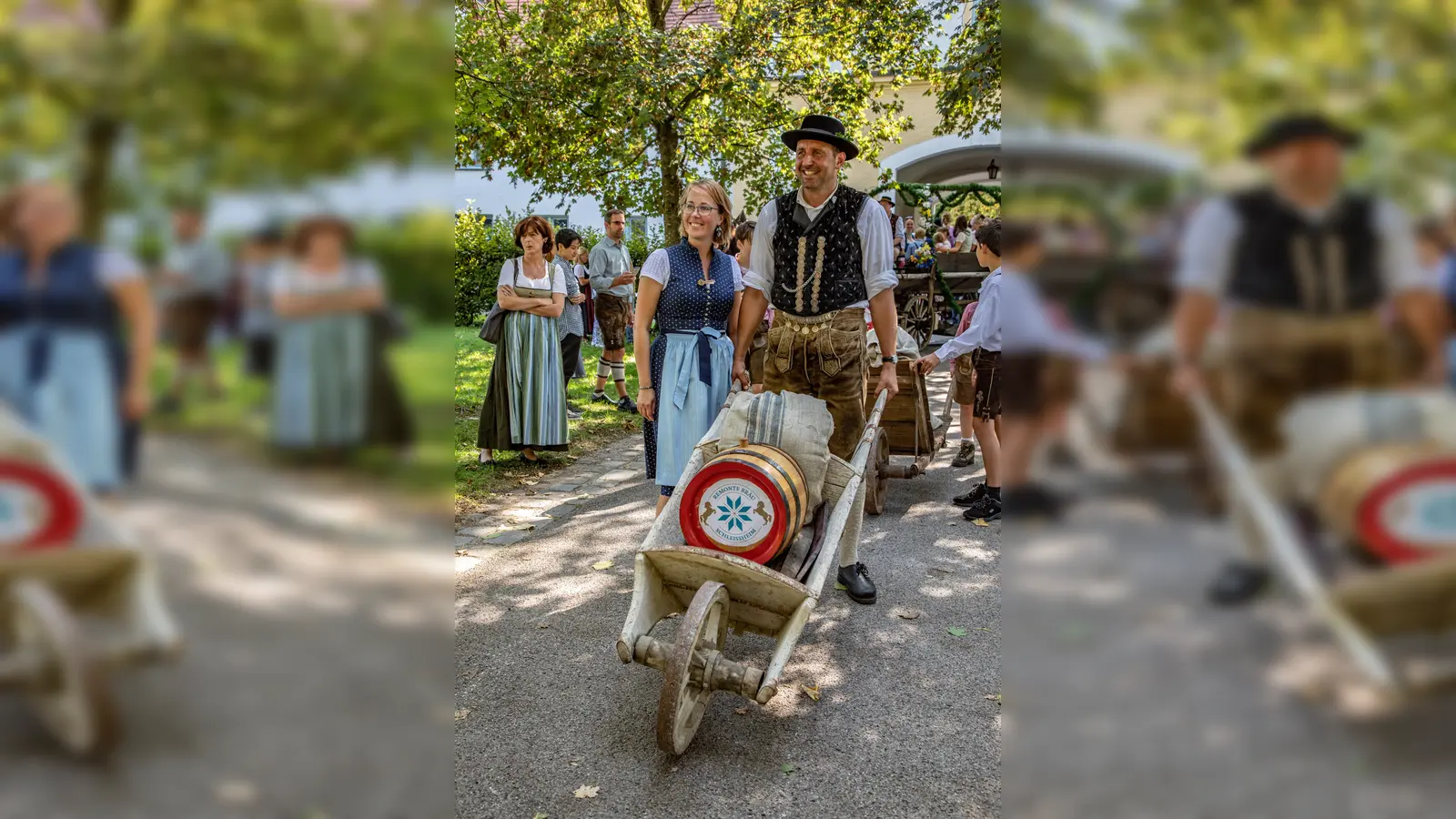 Die junge Brauerei expandiert nach München und ins Umland. Mit dem Handkarren, wie hier beim Erstausschankfest im September 2018 , fahren sie ihr Bier natürlich heute nicht mehr aus. (Foto: Remonte Bräu Schleißheim)