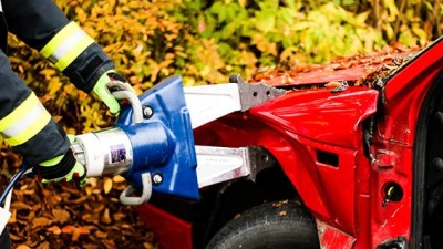 Der Spreizer kommt vor allem bei Verkehrsunfällen zum Einsatz. (Foto: FFW Pastetten/CEDRIC)