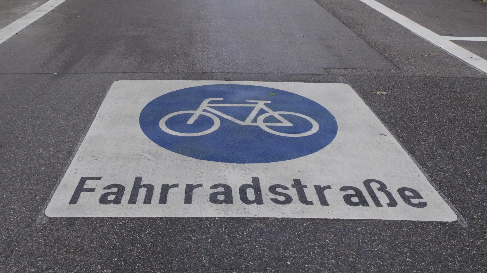 Eine Stadtteilbewohnerin regt an, die Bergmannstraße zur Fahrradstraße zu erklären. (Foto: Beatrix Köber)