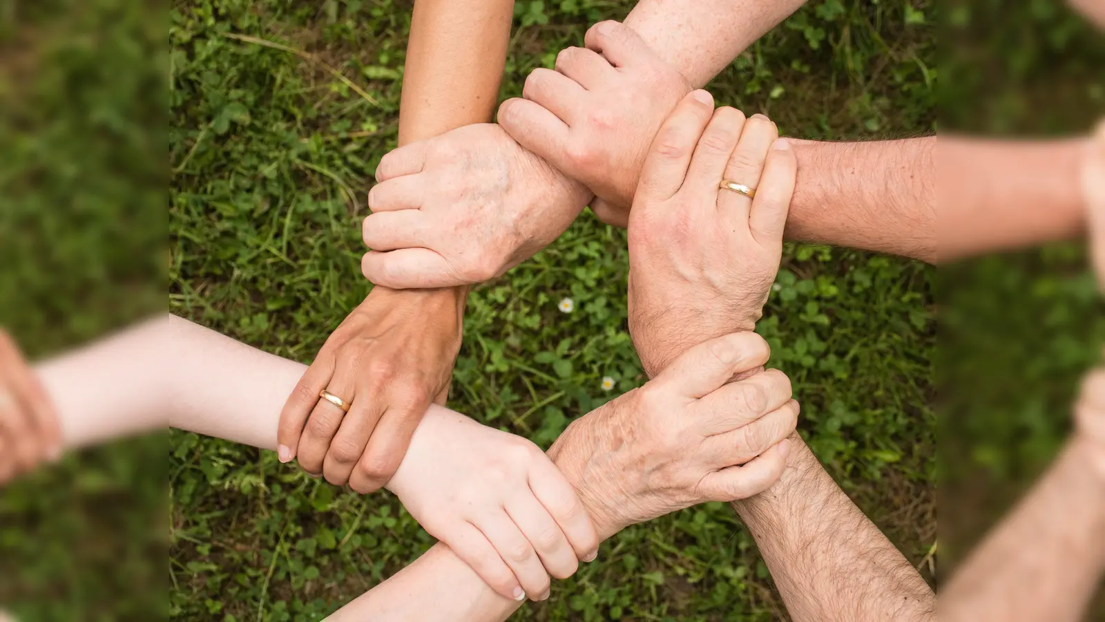 In der Coronakrise müssen die Bürger - im übertragenen Sinne - zusammenhalten. Die Kommunen können Hilfsangebote koordinieren. (Symbolbild: CC0)