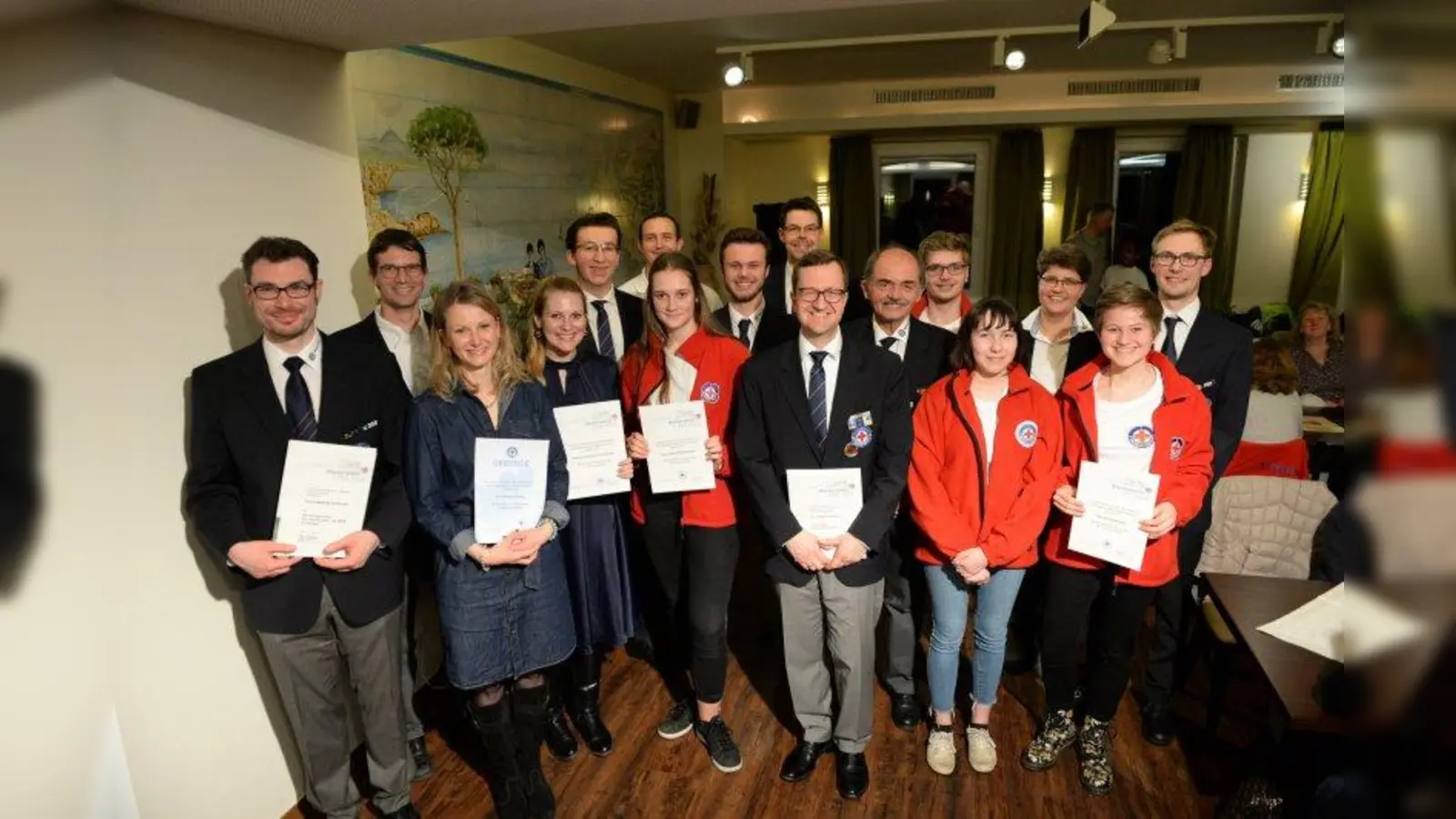Die Wasserwacht Pilsensee ehrte bei der kürzlich stattgefundenen Jahreshauptversammlung Mitglieder, die sich besonders für die Ortsgruppe engagieren. (Foto: Wasserwacht Ortsgruppe Pilsensee)