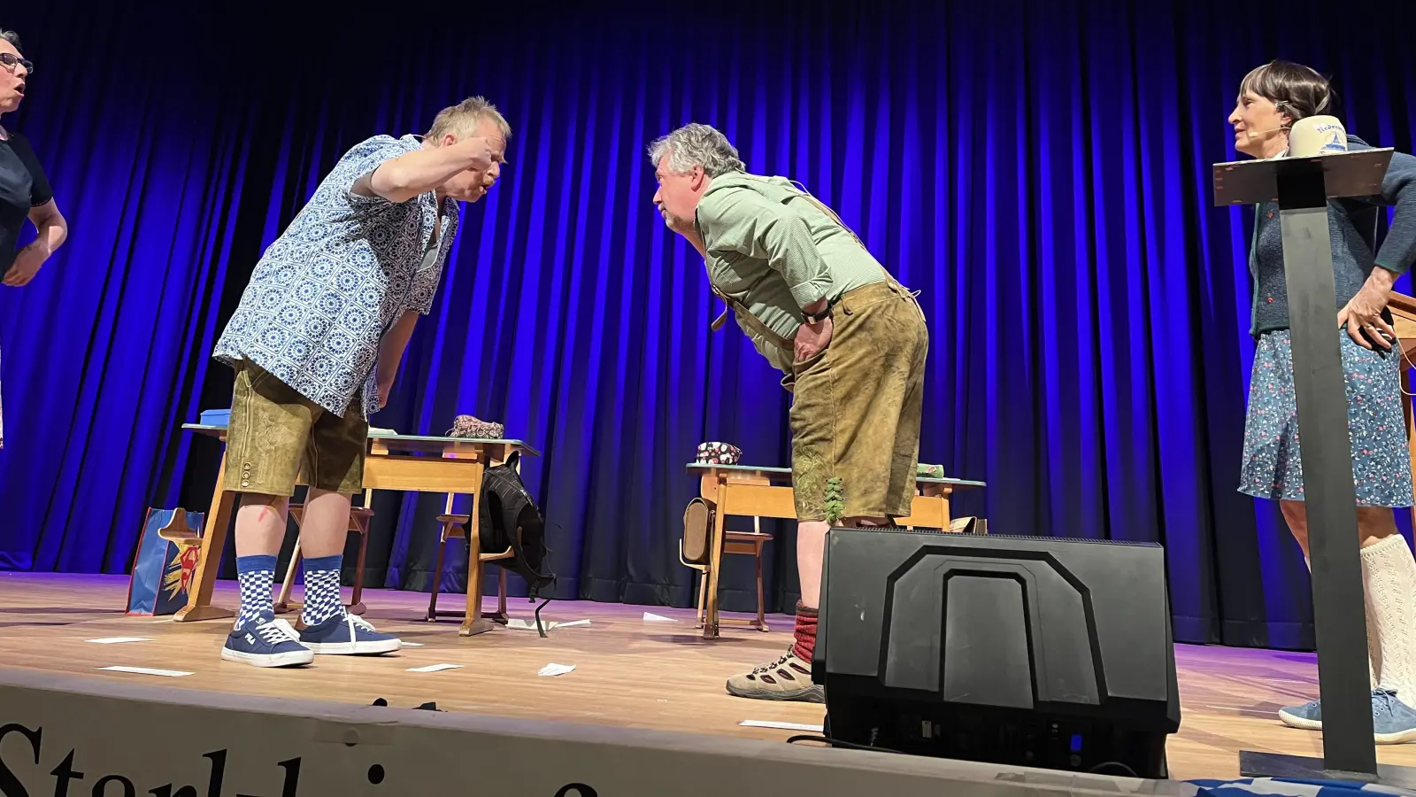 Erst nahmen Horst Curth (links) und Ludwig Gansneder Unterricht im Fluchen, dann kam das eigentliche Derbleckn. (Foto: PWG)