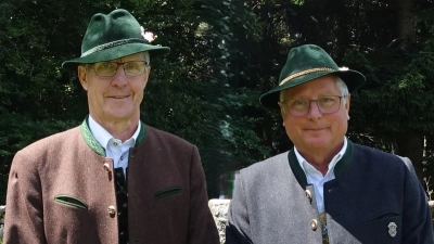 Die Brüder Ade (links) und Andi Lackermeier laden zum Jubiläumshoagartn ein. (Foto: Andreas Lackermeier)