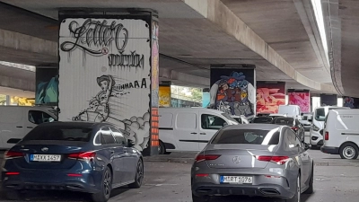 Graffiti-Kunst, wie sie an den Brückenpfeilern der Donnersberger Brücke zu sehen ist, könnte künftig auch an der Rückwand des Wertstoffhofes in der Arnulfstraße legal entstehen. (Foto: Beatrix Köber)