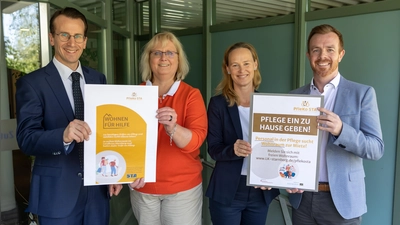 Präsentierten die Projekte (v.l.): Landrat Stefan Frey, Bettina Richter (Leiterin Pflegekonferenz), Anne Boldt (gwt Starnberg) und Michael Kröck (Leiter Fachbereich Sozialwesen). (Foto: Landratsamt)