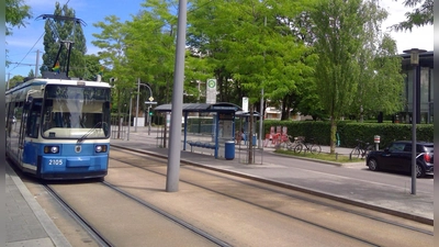 Künftig fährt die Tram 16 wieder bis St. Emmeram (hier die Haltestelle Regina-Ullmann-Straße). (Archivbild: bas)