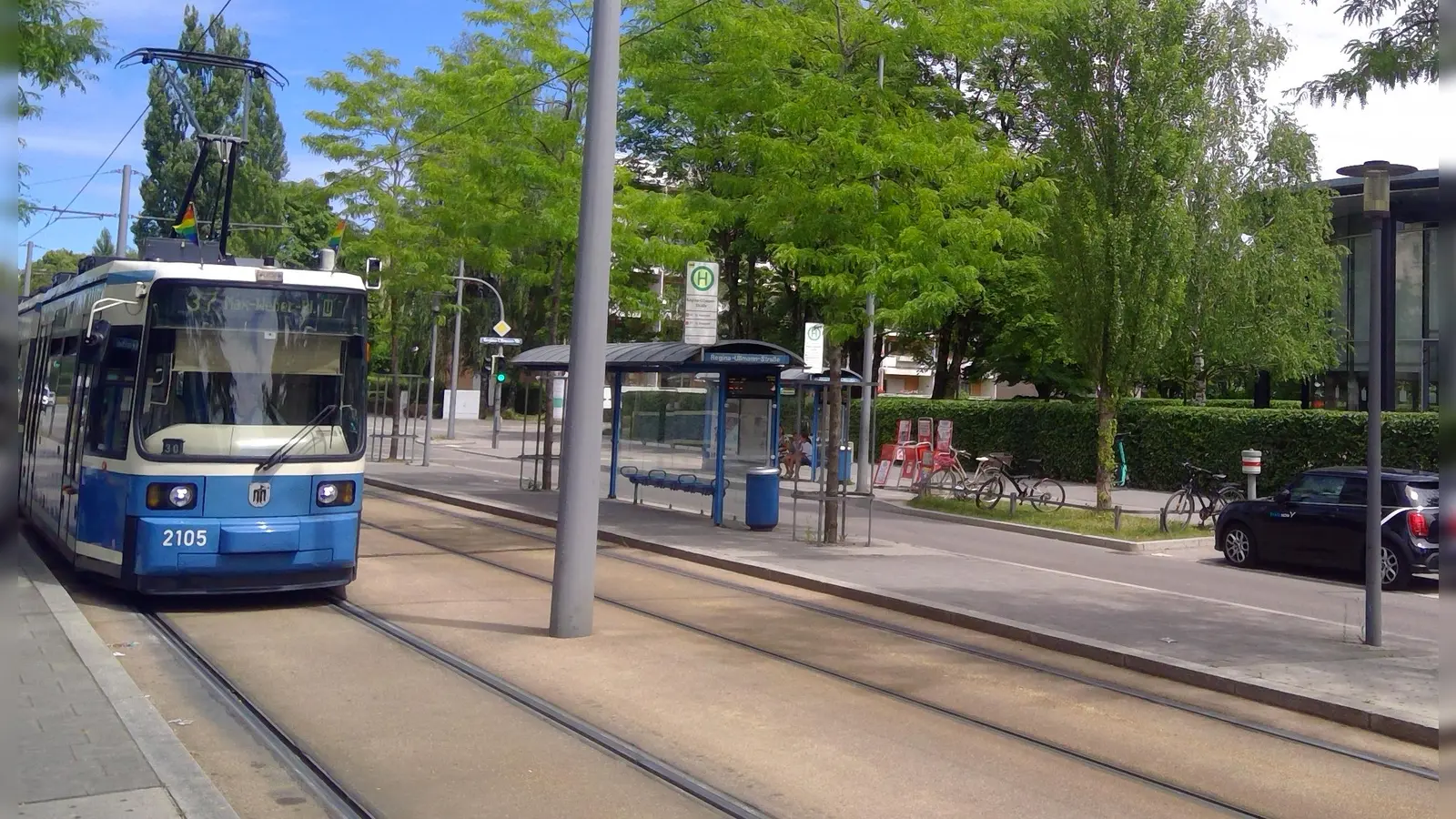 In der Cosimastraße ist ein Radler von einer Tram erfasst und tödlich verletzt worden. (Symbolbild: bas)