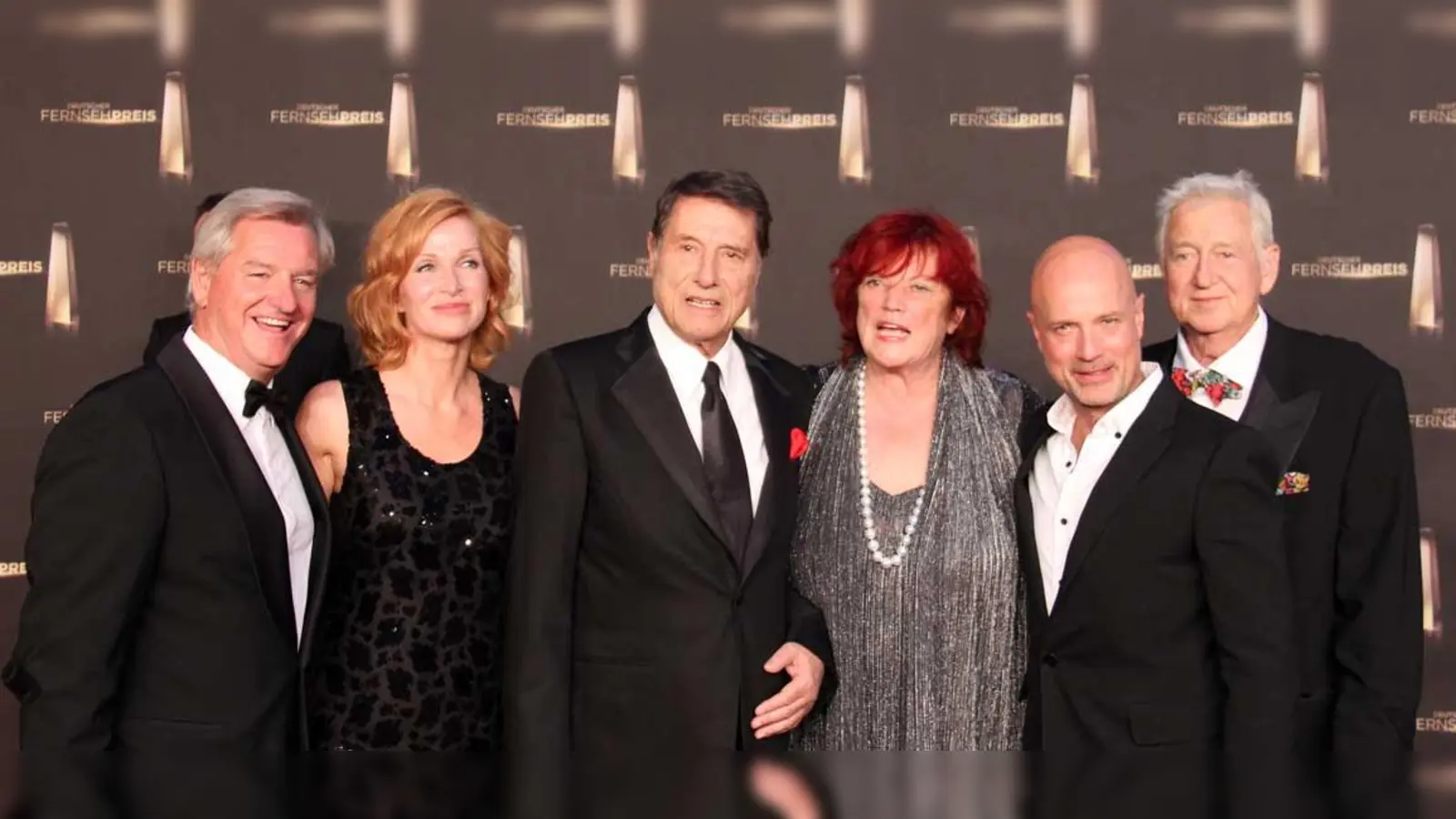Das Team des Preisträger-Films Der Mann mit dem Fagott beim Deutschen Fernsehpreis 2012: Klaus Graf, Fanny Stavjanik, Udo Jürgens, Regina Ziegler, Christian Berkel, Wolfgang Gremm (v. li.). (Foto: © JCS, CC BY 3.0)