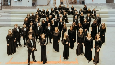 Der Münchener Bach-Chor im Foyer der Isarphilharmonie.  (Foto: Sabine Finger)