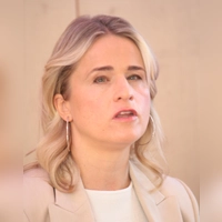 Verena Bentele, Präsidentin des VdK Deutschland und Landesvorsitzende des VdK Bayern, hält beim „Sozialpolitischen Nachmittag“ des VdK auf dem Haderner Dorffest die Festrede. (Foto: job)