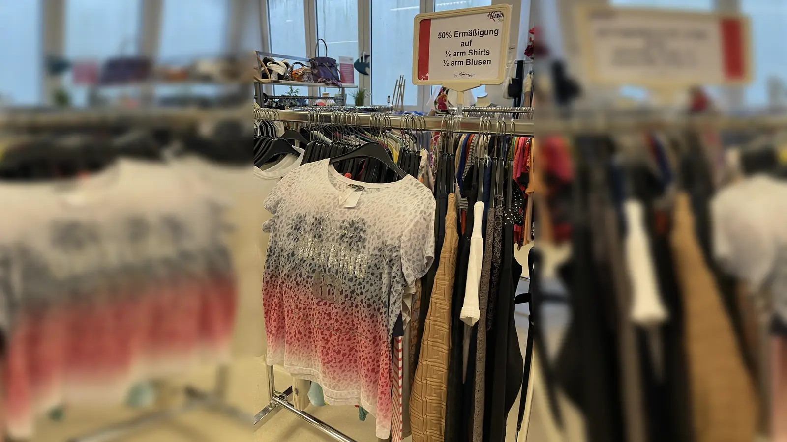 Nächste Woche kann man bei Oberbekleidung besonders viel in der Klawotte sparen. (Foto: hw)