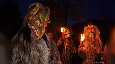 In der dunklen Jahreszeit treiben sie wieder ihr schaurig-schönes Unwesen, die Kirchseeoner Perchten. (Foto: Stephan Hastreiter)