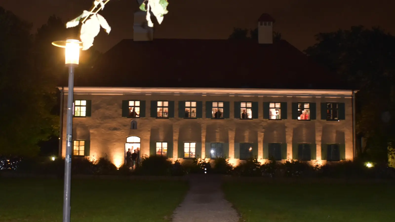 Nachts in Moosach wird gelesen. (Foto: Daniel Mielcarek)