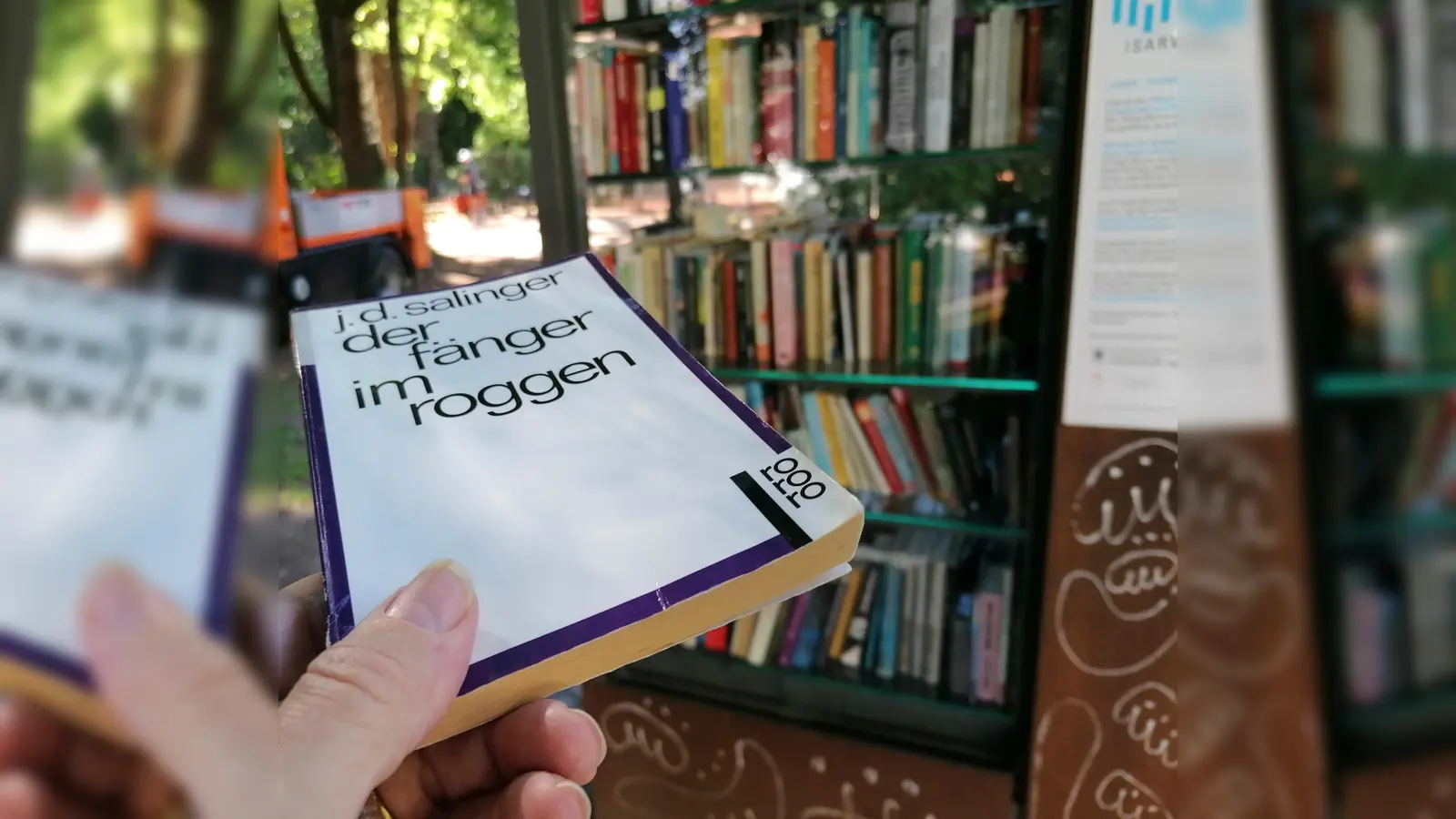 Ziellos, zeitlos: ein Klassiker im Bücherschrank am Glockenbachviertel. (Foto: job)