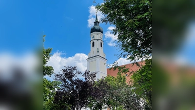 Rund um die Leonhardikirche findet das beliebte Leonhardi-Fest in Siegertsbrunn statt.  (Foto: hw)
