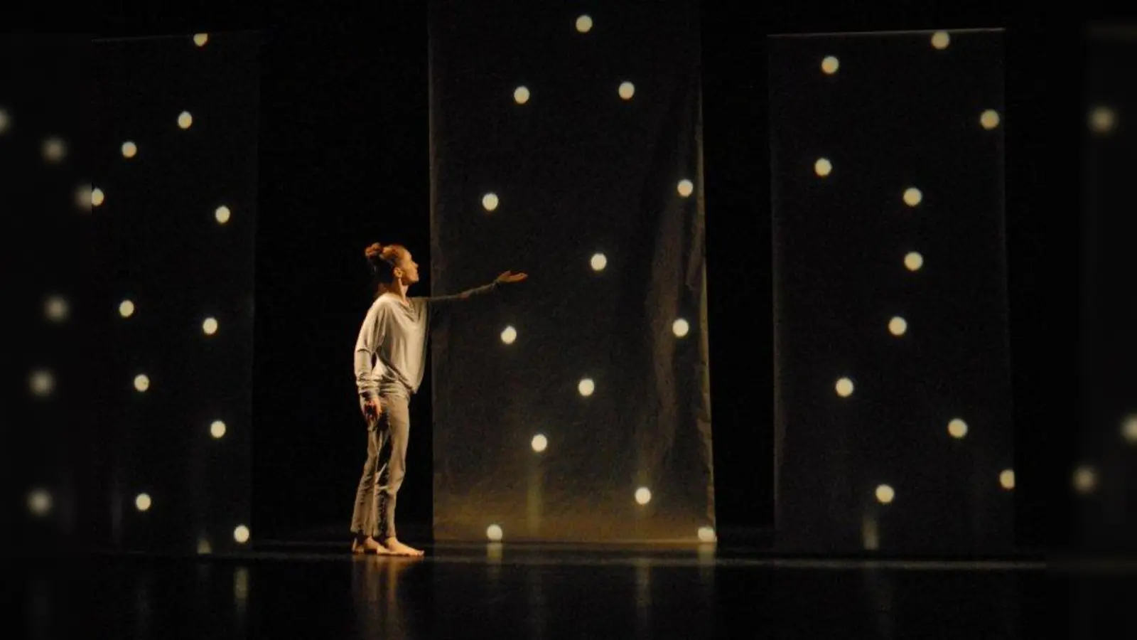 Das T-Werk zeigt am Sonntag, 27. März, um 16 Uhr das Tanztheater „Das kleine Licht bin ich” im Bürger- und Kulturhaus bosco (Oberer Kirchenweg 1). (Foto: Bernd Gurlt)