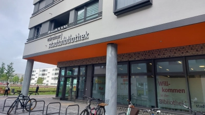 Die Stadtbibliothek Riem am Elisabeth-Castonier-Platz zeigt eine digitale Ausstellung über die Messestadt. (Foto: bas)