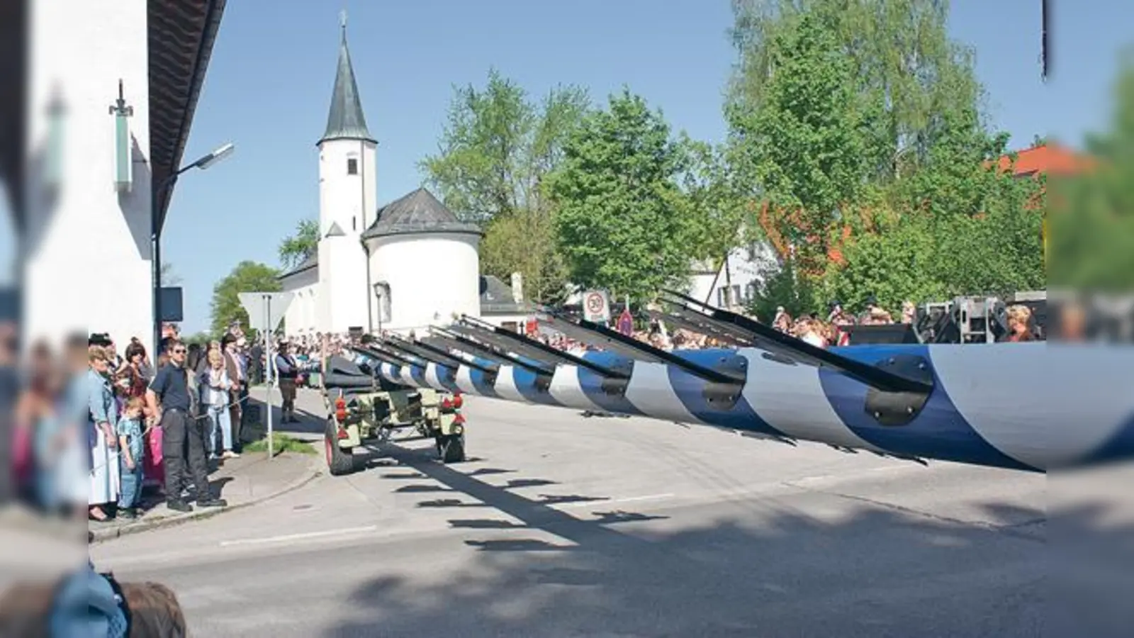 Am 6. Mai wird in Daglfing der neue Maibaum aufgestellt. Hinterher geht die Feier im Festzelt im Hof der Familie Oberfranz (Kunihohstraße 19) weiter.	 (Foto: Verein)