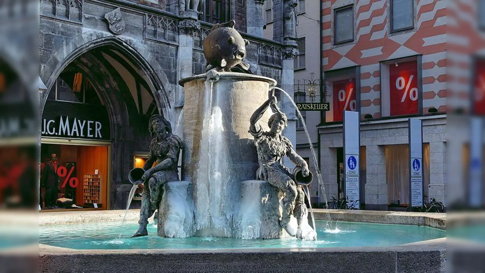 Nach knapp zehn Jahren Dauerbetrieb muss der Fischbrunnen nun renoviert werden.  (Foto: CC BY-SA 1.0)