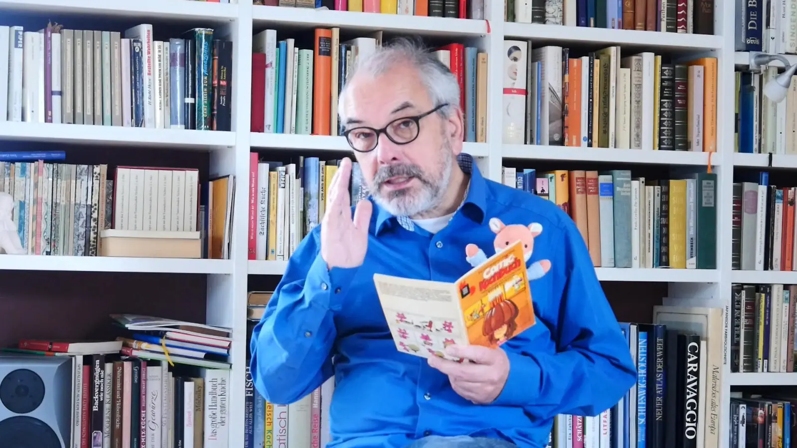 Sogar ein Kinder-Comic-Kochbuch hat seinen Weg auf die Vorleseseite der Lesefüchse gefunden. Es liest Lesefuchs Hans-Peter Meier. (Foto: Lesefüchse)