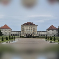 Schloss Nymphenburg war die Sommerresidenz der Wittelsbacher. Gästeführerin Judith Dengler nimmt die Besucherinnen und Besucher am 16. August auf einen Rundgang durch den Park mit. (Foto: tab)