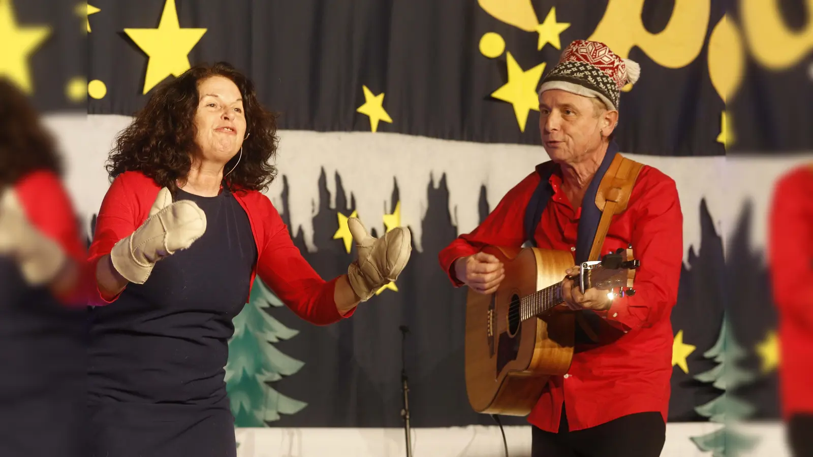 Die flotte Musik und die fröhlichen Texte von Margit Sarholz und Werner Meier kommen bei den Kinder an. Auf der Bühne gibt's dazu noch jede Menge Action. (Foto: kw)