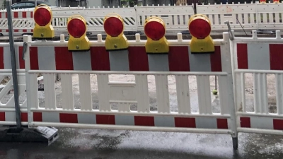 Wegen Straßenbau- und Kanalarbeiten müssen in Aßling verschiedene Straßen vorübergehend geschlossen werden. Es kommt diesbezüglich zu Verzögerungen. (Foto: hw)