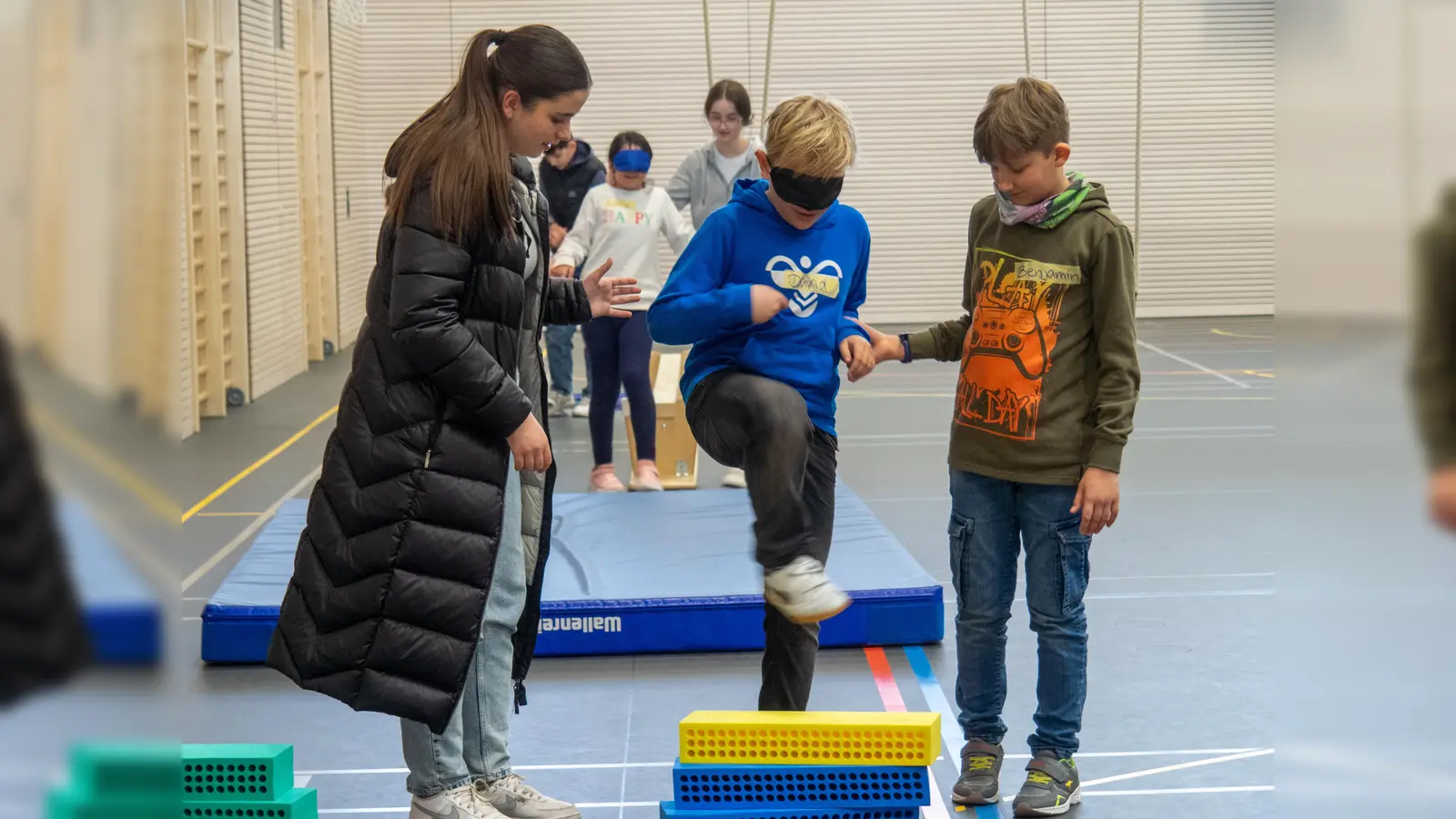 Mit Spielen und Aktionen konnten die Grundschulkinder Jugendliche der Mittelschule als Freunde und Unterstützer kennenlernen,  (Foto: KJR)