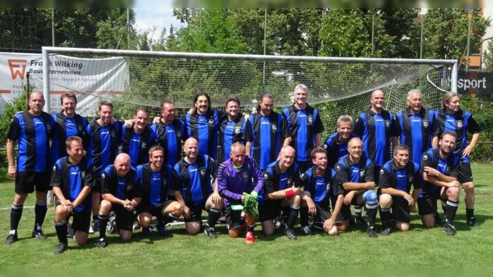 Weltmeister im Team: Philipp Lahm nahm am Gerner Seniorenkleinfeldturnier teil. (Foto: FT Gern)