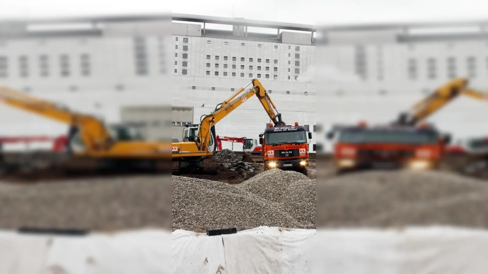 Am Klinikum sind die Bagger angerückt. (Foto: job)