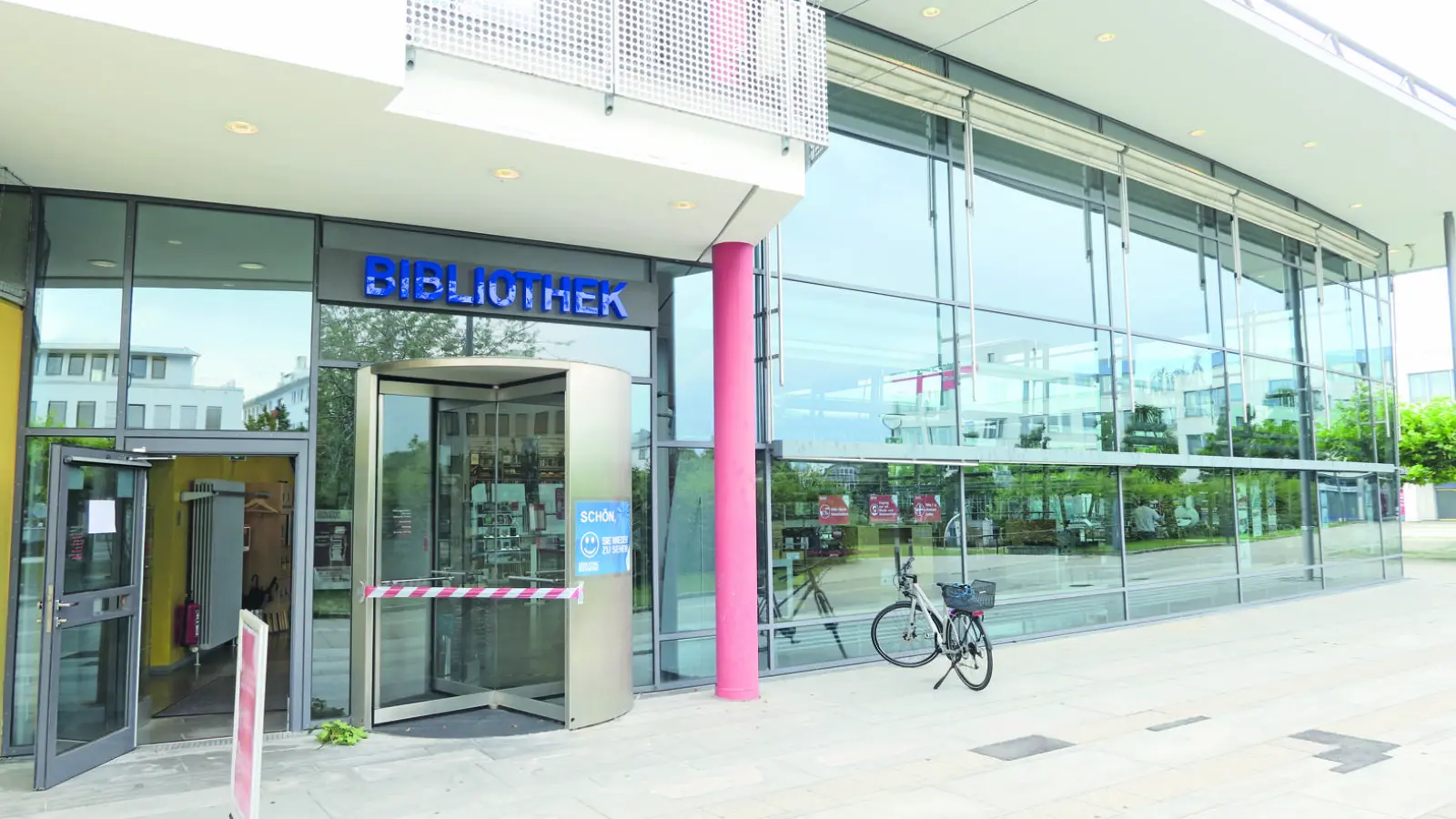 Die Stadtbibliothek Germering hat insgesamt 1.700 Quadratmeter, verteilt auf fünf Stockwerke.  (Foto: lsc)