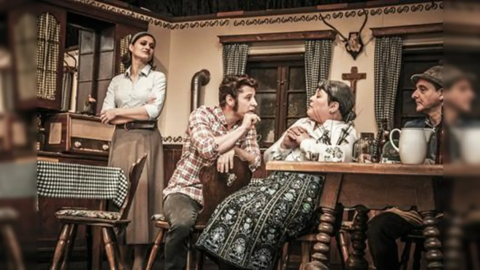 Das Ensemble des Moosacher Brettls entführt das Publikum in die 1960er Jahre.  (Foto: VA)