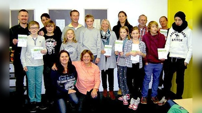 Kinder, Jugendliche und Erwachsene haben beim TV Riem-Dornach das Sportabzeichen erhalten.  (F.: Verein)