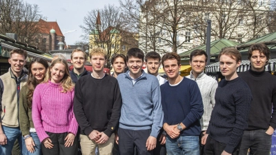 Der Vorstand der JuLis (von links): Fabian Pfeifer, Lisa Bock, Emily Müller, Henry Kleineidam, Johannes Lau, Fynn Friese, Leander Spalinger, Max Mußgnug, Max Meuer, Valerian Schneider, Kilian Melcher, Oleksii Kimenok. (Foto: Gisela Dachs)